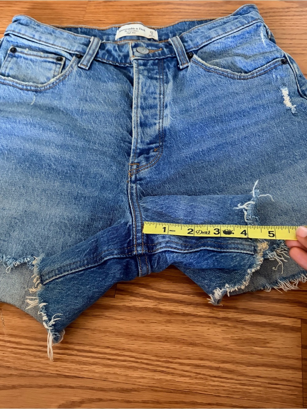 Distressed shorts - Picture 3 of 4